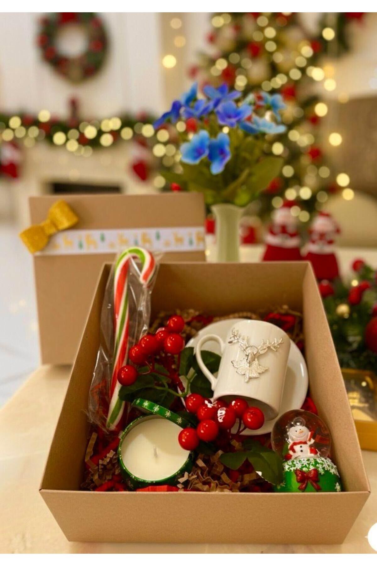 ÖZEL HEDİYE KUTUSU (PORSELEN GEYİKLİ FİNCAN-YILBAŞI TEMALI MUM-KAR KÜRESİ-BASTON ŞEKER-MİNİ KOKİNA