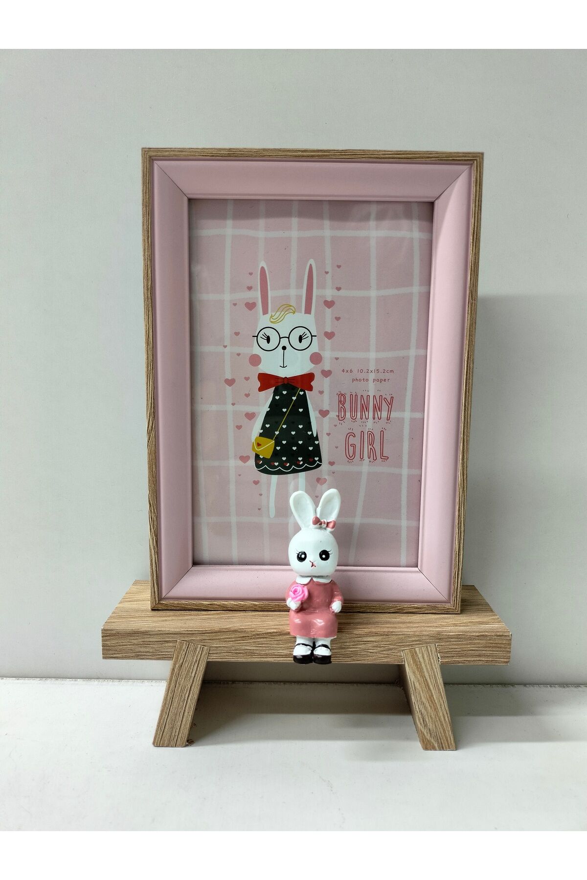 AHŞAP SEVİMLİ TAVŞAN FİGÜRLÜ BEBEK ODASI ÇERÇEVE-BEBEK AİLE DOĞUM GÜNÜ (22 CM BOY -15 CM EN ) Pembe